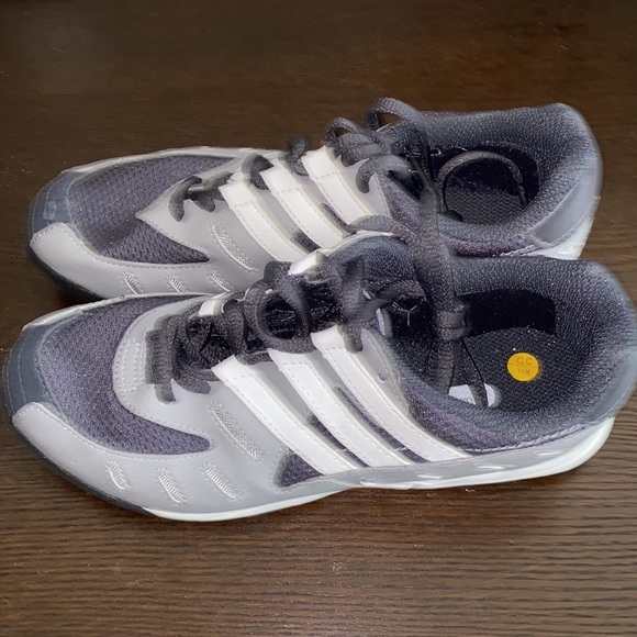 NEW!! Adidas Women’s Track & Field Spike Shoes size 6 - Picture 3 of 6